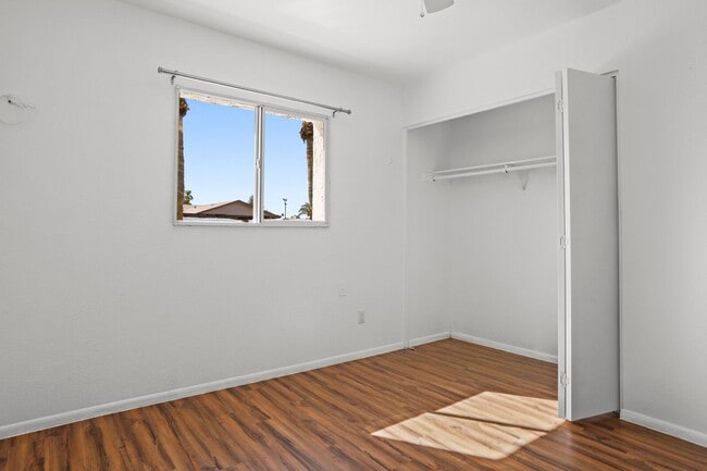 Building Photo - Prime ASU Location 5BR Home with Pool & Garage