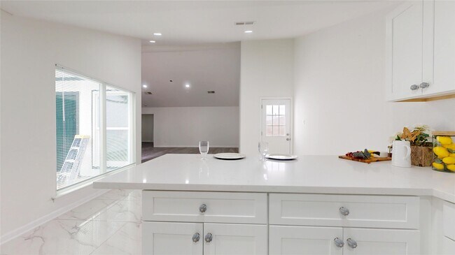 Building Photo - 7415 Alcomita Dr