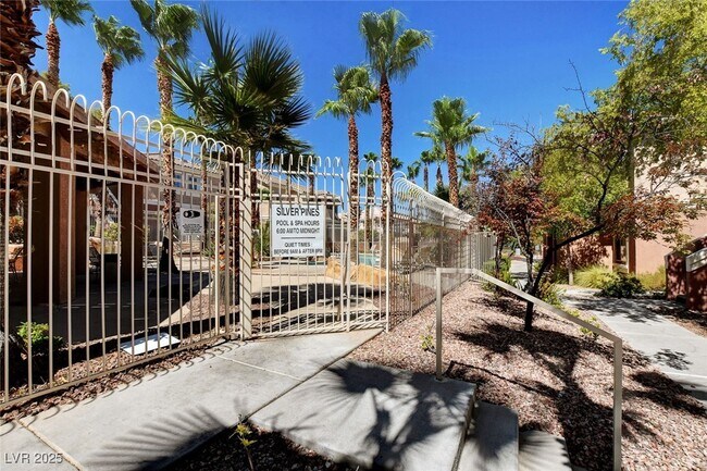 Building Photo - 10552 Pine Pointe Ave