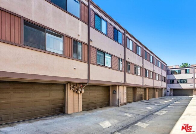 Building Photo - 4425 Alla Rd