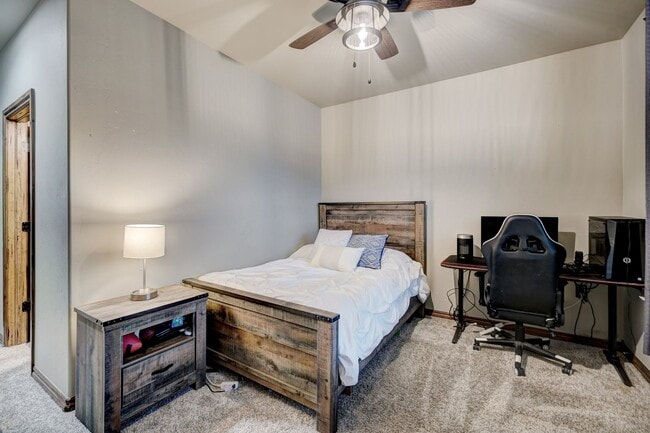 Building Photo - 4009 NE Realtree Dr