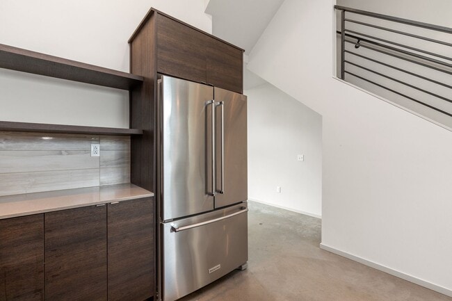 Building Photo - Stylish 3 BR/ 2/5 BA townhouse in Seattle