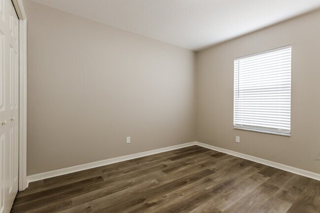 Building Photo - 9804 N Connechusett Rd