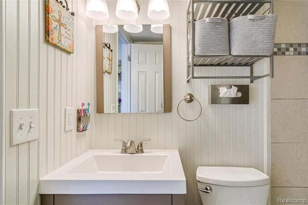 Building Photo - 7187 Silver Lake Rd