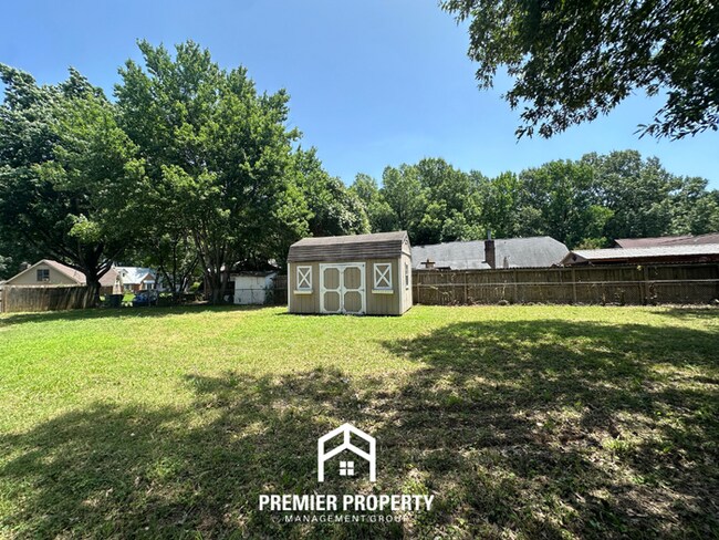 Building Photo - Gorgeous 4BR/2BA Bartlett Home with Brick Fireplace & Spacious Fenced Yard!