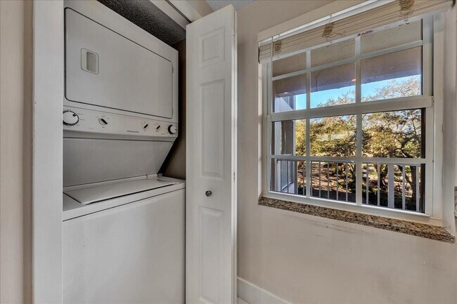 Building Photo - 3520 Oaks Way