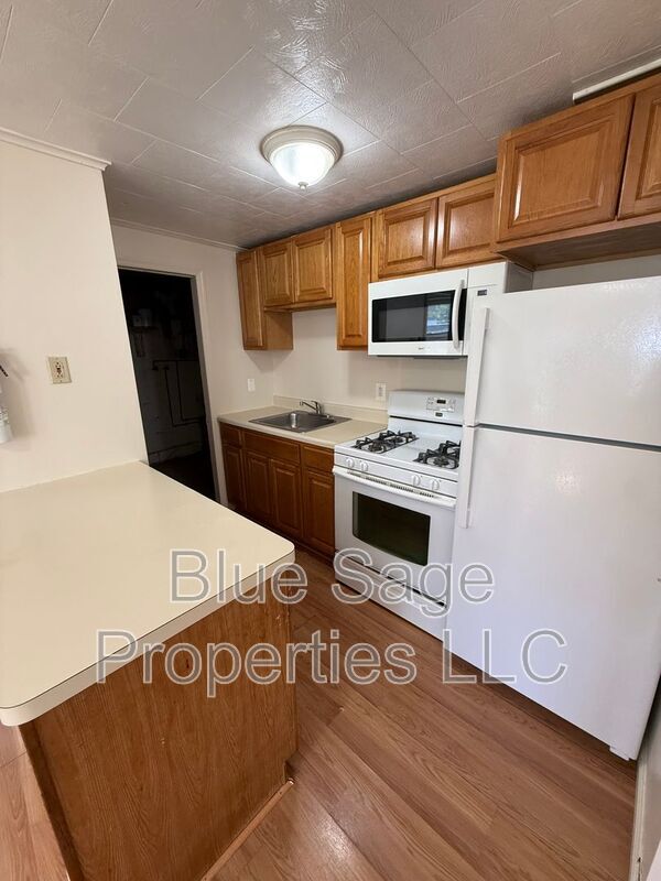 Building Photo - 1427 Simpson St
