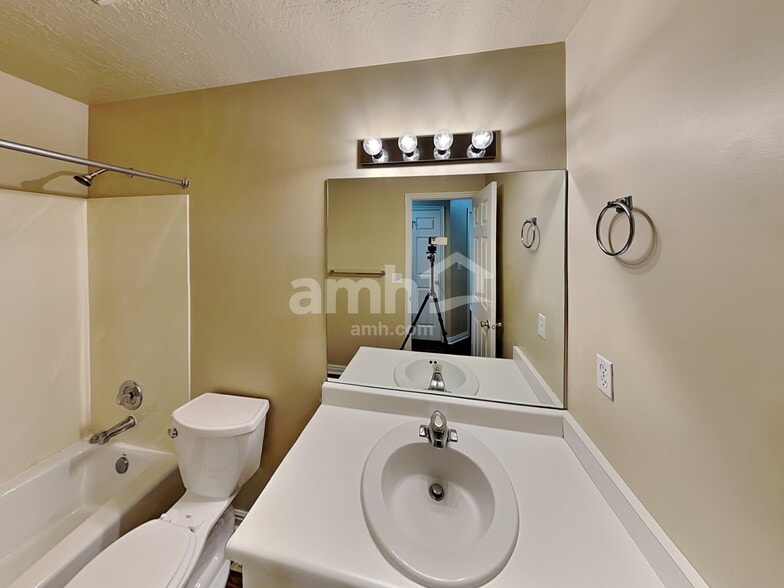 Building Photo - 536 S 925 E