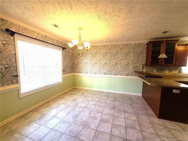 Building Photo - 123 Royal Briar Ct