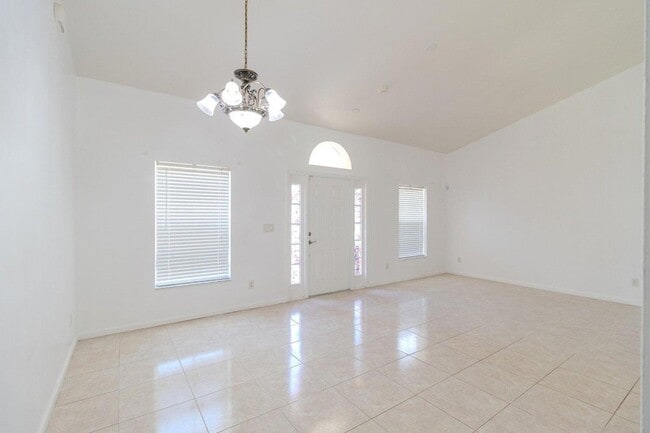 Building Photo - 3631 SW Kasin St