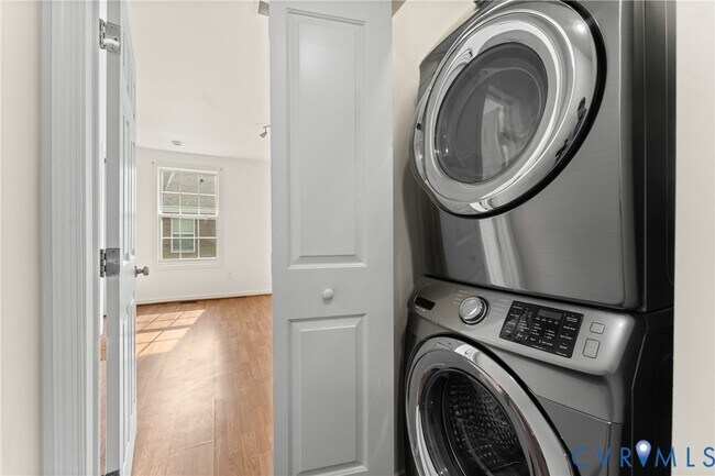 Building Photo - 3904 Village Townes Walk