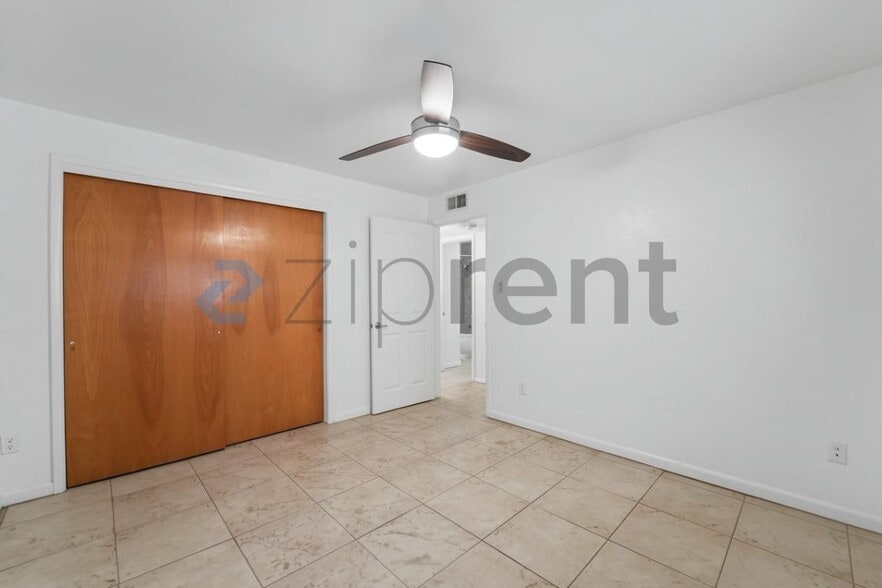 Building Photo - Unit 2
