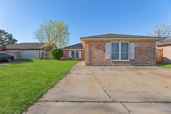 Building Photo - 5211 Court Rd