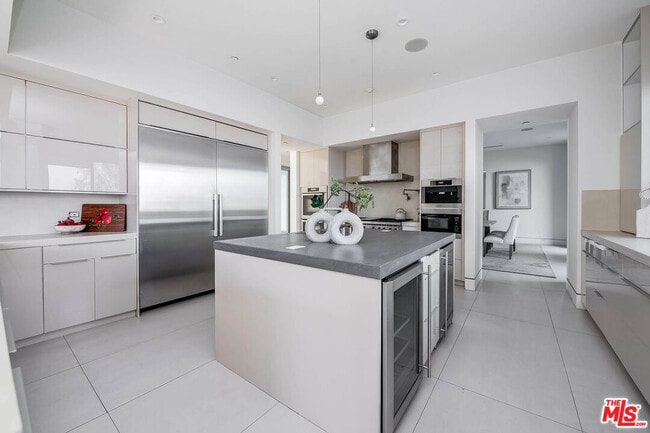 Building Photo - 770 Paseo Miramar
