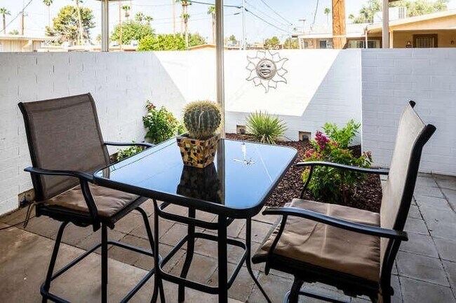 Building Photo - 10545 W Coggins Dr