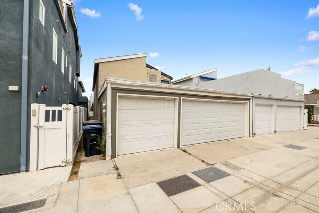 Building Photo - 421 E Balboa Blvd