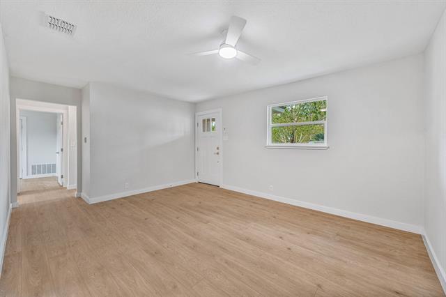 Building Photo - 1415 W Lingleville Rd