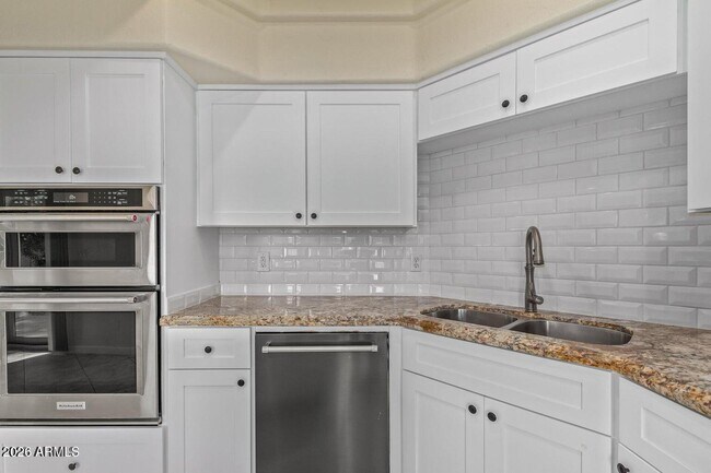 Building Photo - 9414 S 51st St