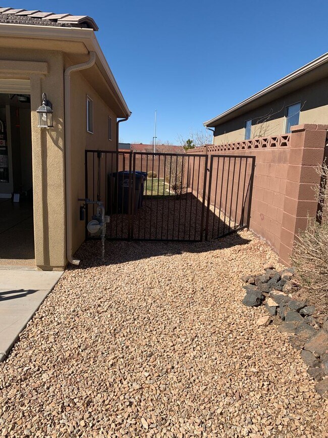 Building Photo - Beautiful Home in Hurricane