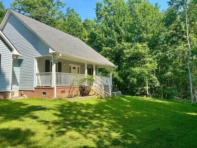 Building Photo - 3 Bedroom Home - Private - Central SC