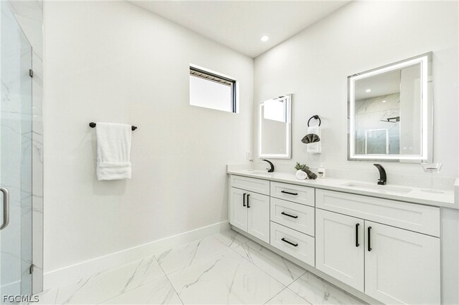 Building Photo - 922 NW 8th Terrace