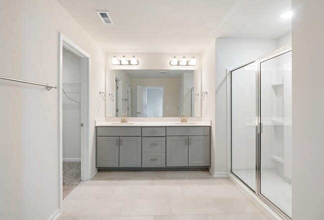 Building Photo - Nearly New, Spacious 5 Bed/3 Bath Home in ...