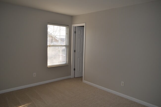 Building Photo - 1401 Peppermint Ln