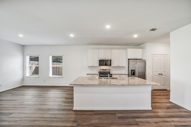 Building Photo - 11943 Pondwood Dr