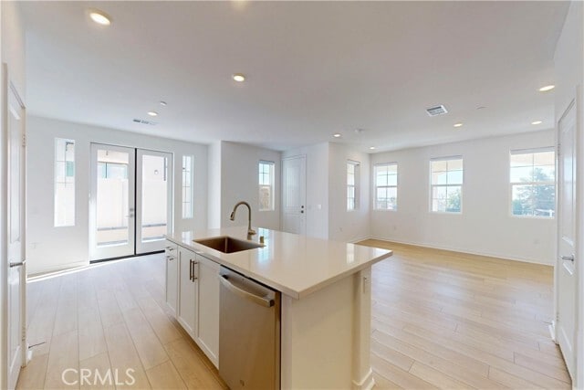 Building Photo - 8421 Gabrielino Ct