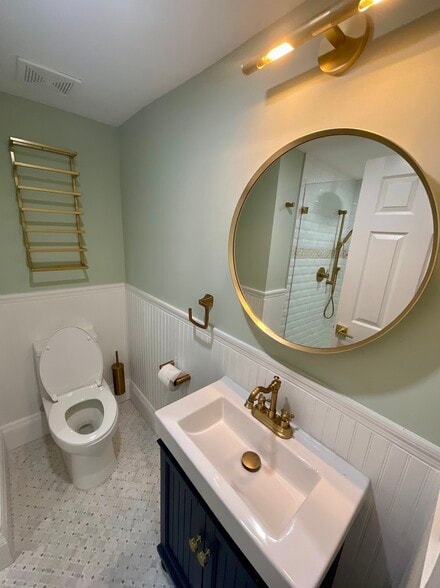 Bathroom - 400 Simonton St