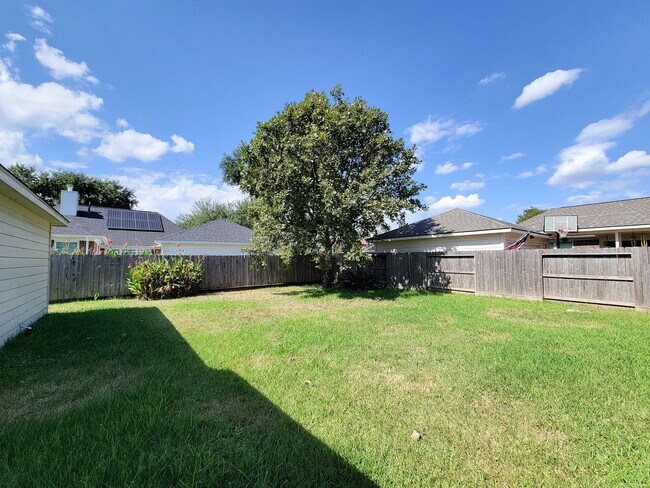 Building Photo - 11147 Carriage Lake Dr