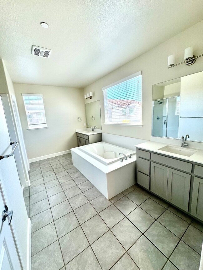 Building Photo - Freshly Painted 4 Bedroom Home with 3-Car Garage in Brentwood