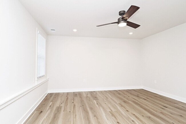 Building Photo - Dog-Friendly End-Unit Apartment