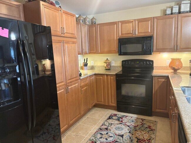 Building Photo - 8121 Amalfi Pl