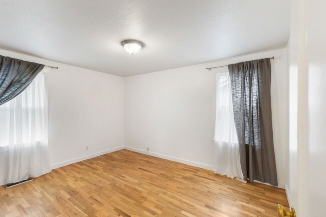 Building Photo - Charming 3BR Home with Private Yard in Puyallup