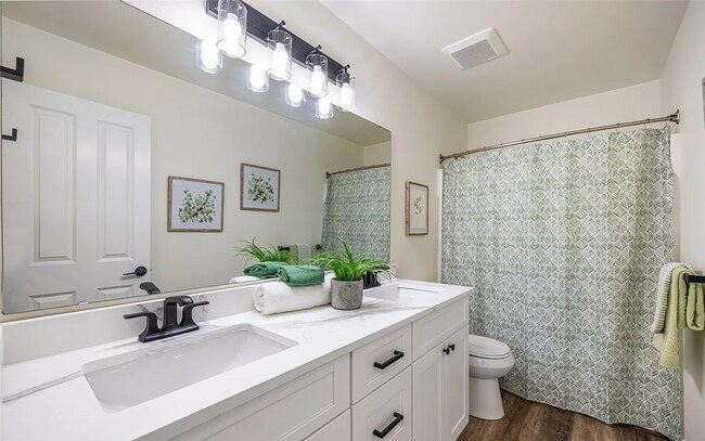Building Photo - Beautiful 4 bedroom in Bonney Lake WA - Ap...