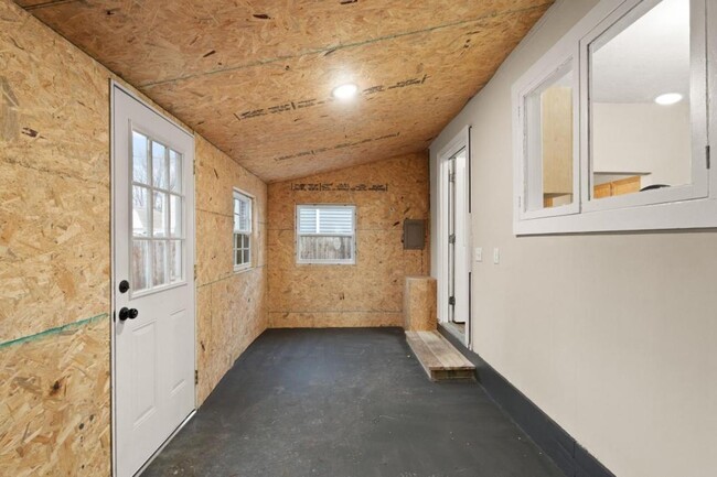 Building Photo - 1709 Ekin Ave