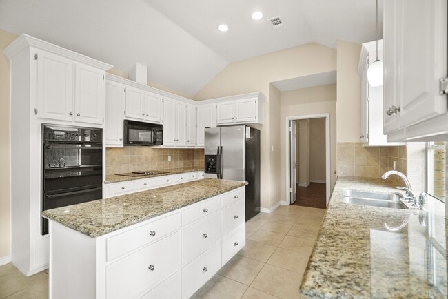 Building Photo - 1438 Crescent Green Dr