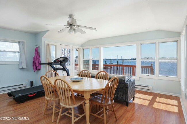 Building Photo - 44 Island Dr
