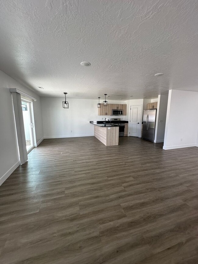 Building Photo - 881 S 25 E
