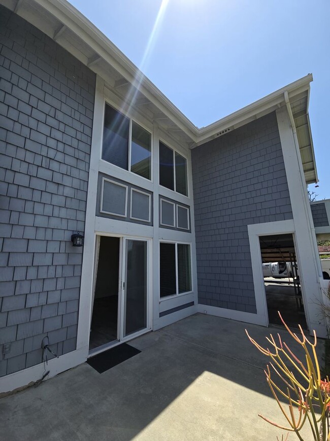Building Photo - Coastal Living: 2-Bed, 1.5-Bath Townhome w...