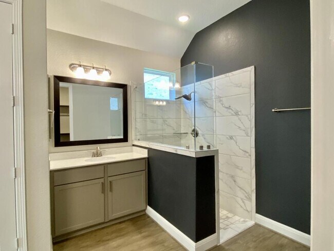 Building Photo - 24914 Resort Pkwy