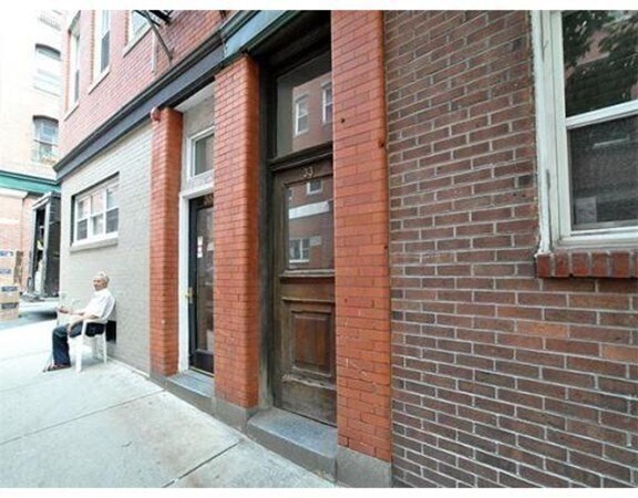 Building Photo - 33 Charter St