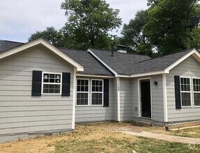 Building Photo - Charming 2 bedroom home in Gainesville!