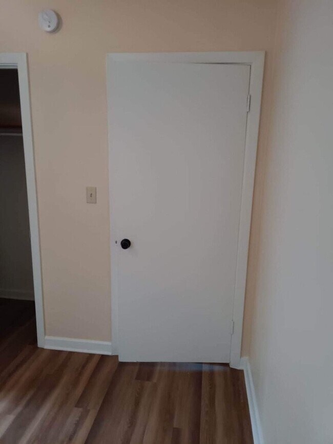 Building Photo - Convenient Cedar Hills Living Near Shopping & Major Roads