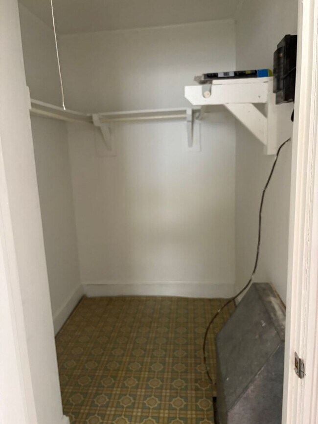 Building Photo - 908 Edwards Ave