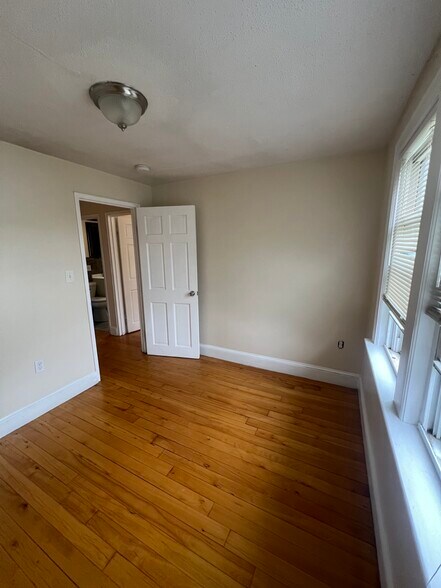 Building Photo - 34 Meadowbank Ave