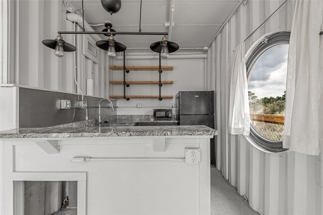 Building Photo - 1400 Sycamore Ave