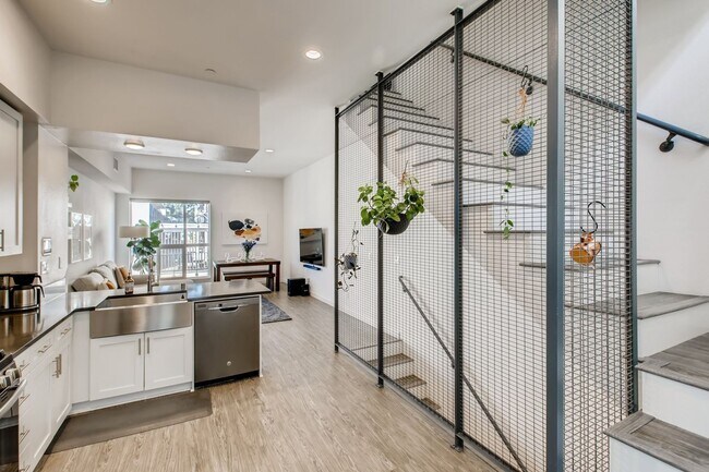 Building Photo - Beautiful Modern Home for Rent in San Diego – Prime Location!