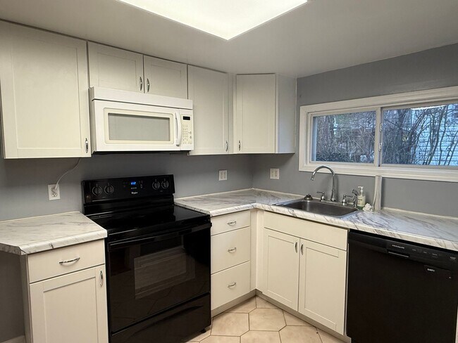 Building Photo - Very nice home located in the Tree Streets - Walking distance to ETSU!